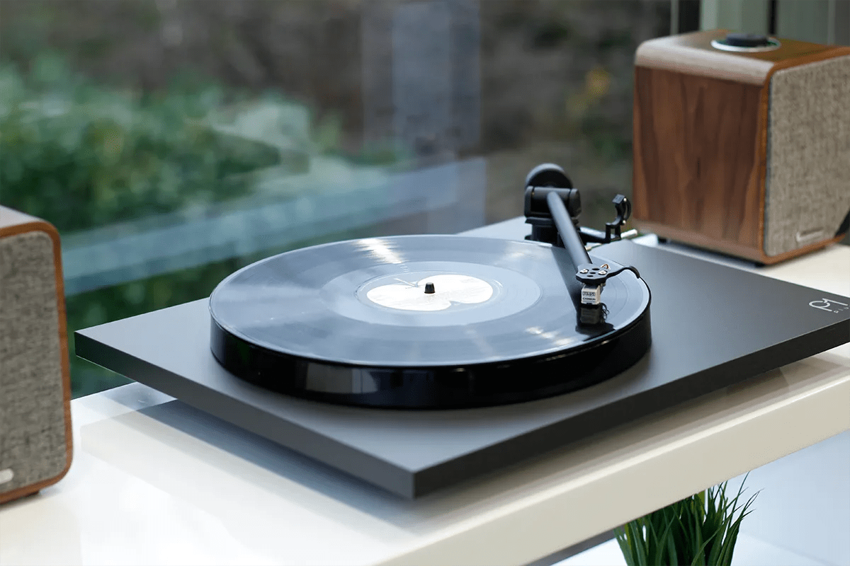 Rega Planar 1 Plus - Aktivstudio - High End Audio